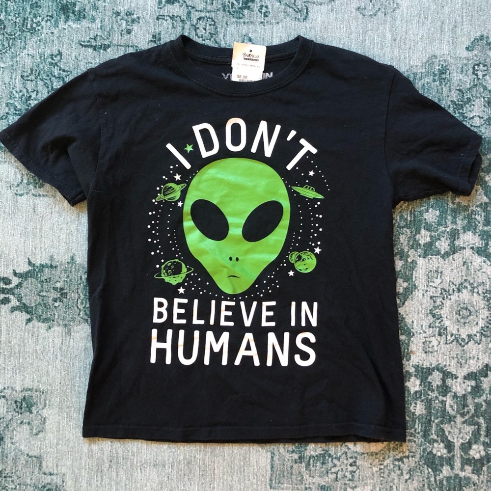 alien graphic tee